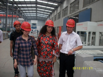 2012.7.21日坦桑尼亞總統(tǒng)夫人來我公司參觀指導(dǎo)、洽談合作